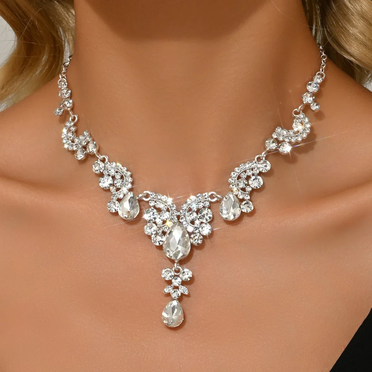 Water Drop Pendant Necklace | Light Luxury Fashion Jewelry