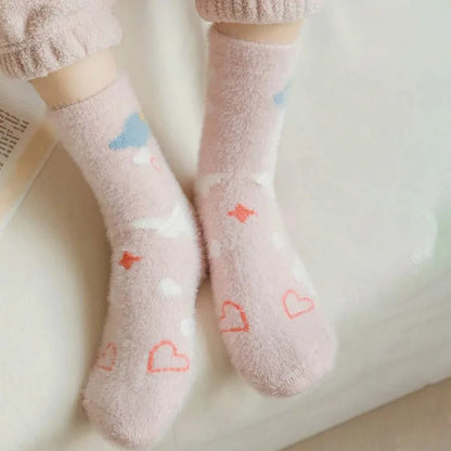 5 Pairs Women Warm Plush Heart-Shaped Printed Thick Mid Tube Socks Suitable Autumn Winter Wear Sweat Absorbing Casual Socks